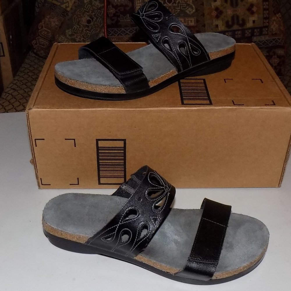 Naot Black leather sandals EU40 US9